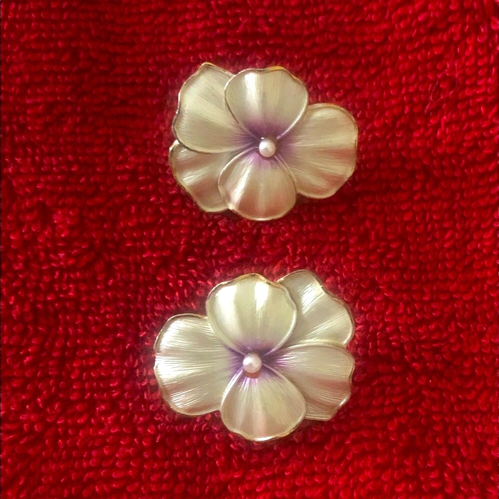 Vintage Eggshell Brushed Enamel Pansy Flower Clip On Earrings